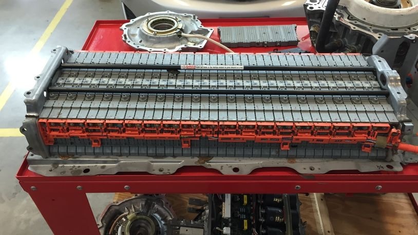 Bên trong pin GS450h